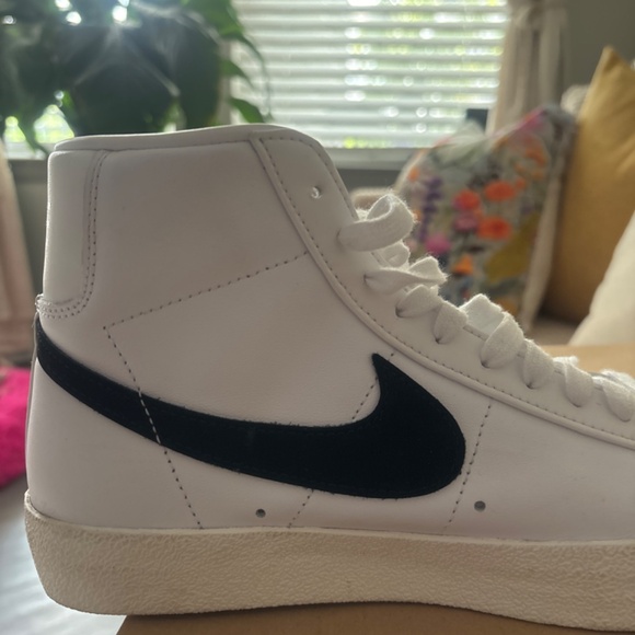 Blazes - Picture 4 of 4